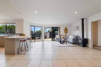 20 Barbados Way, One Tree Point