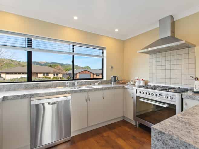 33 Waterstone Avenue, Paraparaumu