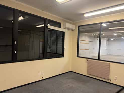 Warehouse and yard in Rongotai