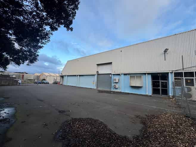 Warehouse and yard in Rongotai