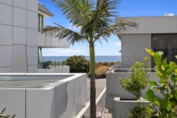 b/140 Marine Parade, Mount Maunganui