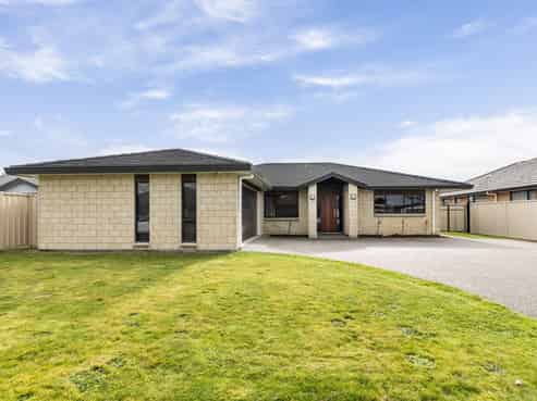 5 Lardon Place, Frimley