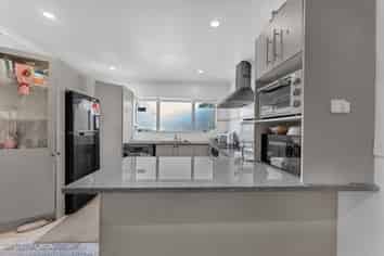13 BUSHPARK PLACE, Flat Bush
