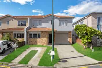 13 BUSHPARK PLACE, Flat Bush