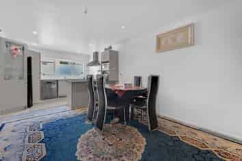 13 BUSHPARK PLACE, Flat Bush