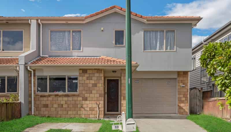13 BUSHPARK PLACE, Flat Bush