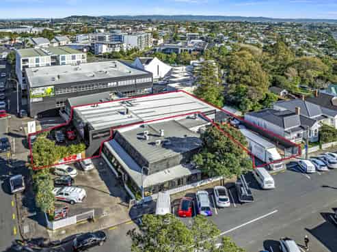 New 10-year lease to Plumbing World