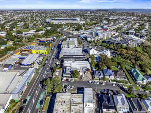 New 10-year lease to Plumbing World