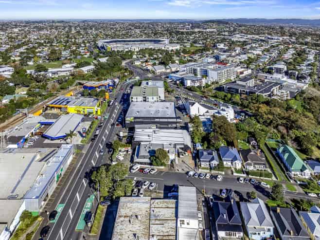 New 10-year lease to Plumbing World