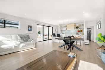2 Elm Tree Lane, Huntingdon/Lake Hood