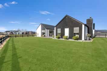 2 Elm Tree Lane, Huntingdon/Lake Hood