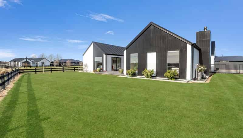2 Elm Tree Lane, Huntingdon/Lake Hood