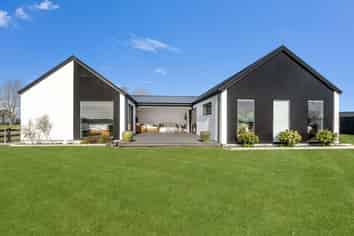 2 Elm Tree Lane, Huntingdon/Lake Hood