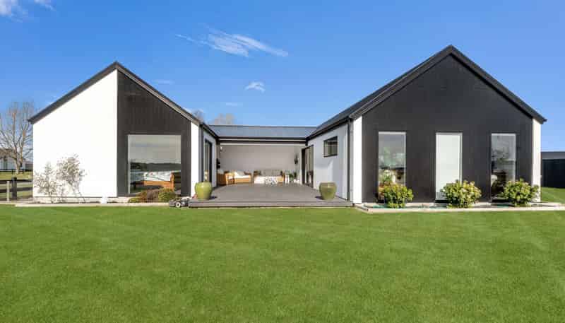 2 Elm Tree Lane, Huntingdon/Lake Hood