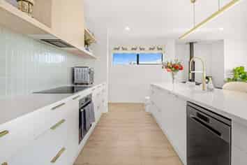 2 Elm Tree Lane, Huntingdon/Lake Hood
