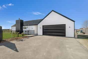 2 Elm Tree Lane, Huntingdon/Lake Hood