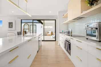 2 Elm Tree Lane, Huntingdon/Lake Hood