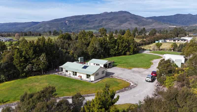 270 Utopia Road, Westport