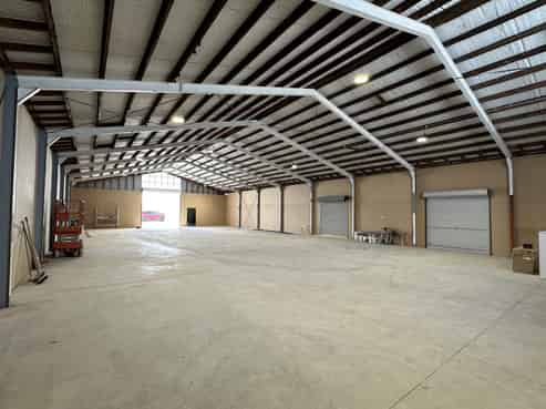 Large Onekawa warehouse in secure business park