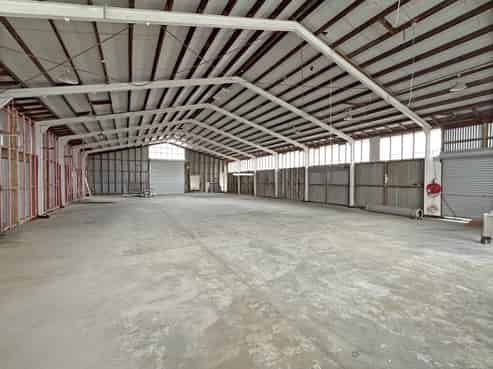 Large Onekawa warehouse in secure business park