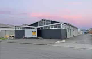 Large Onekawa warehouse in secure business park