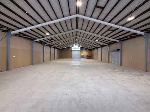 Large Onekawa warehouse in secure business park