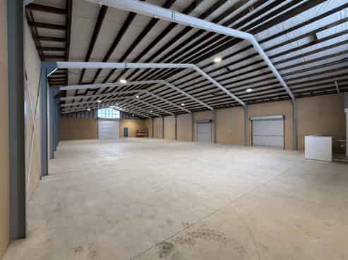 Large Onekawa warehouse in secure business park