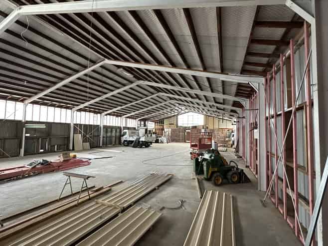 Large Onekawa warehouse in secure business park