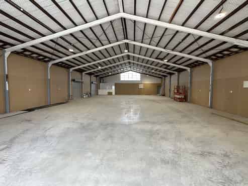 Large Onekawa warehouse in secure business park