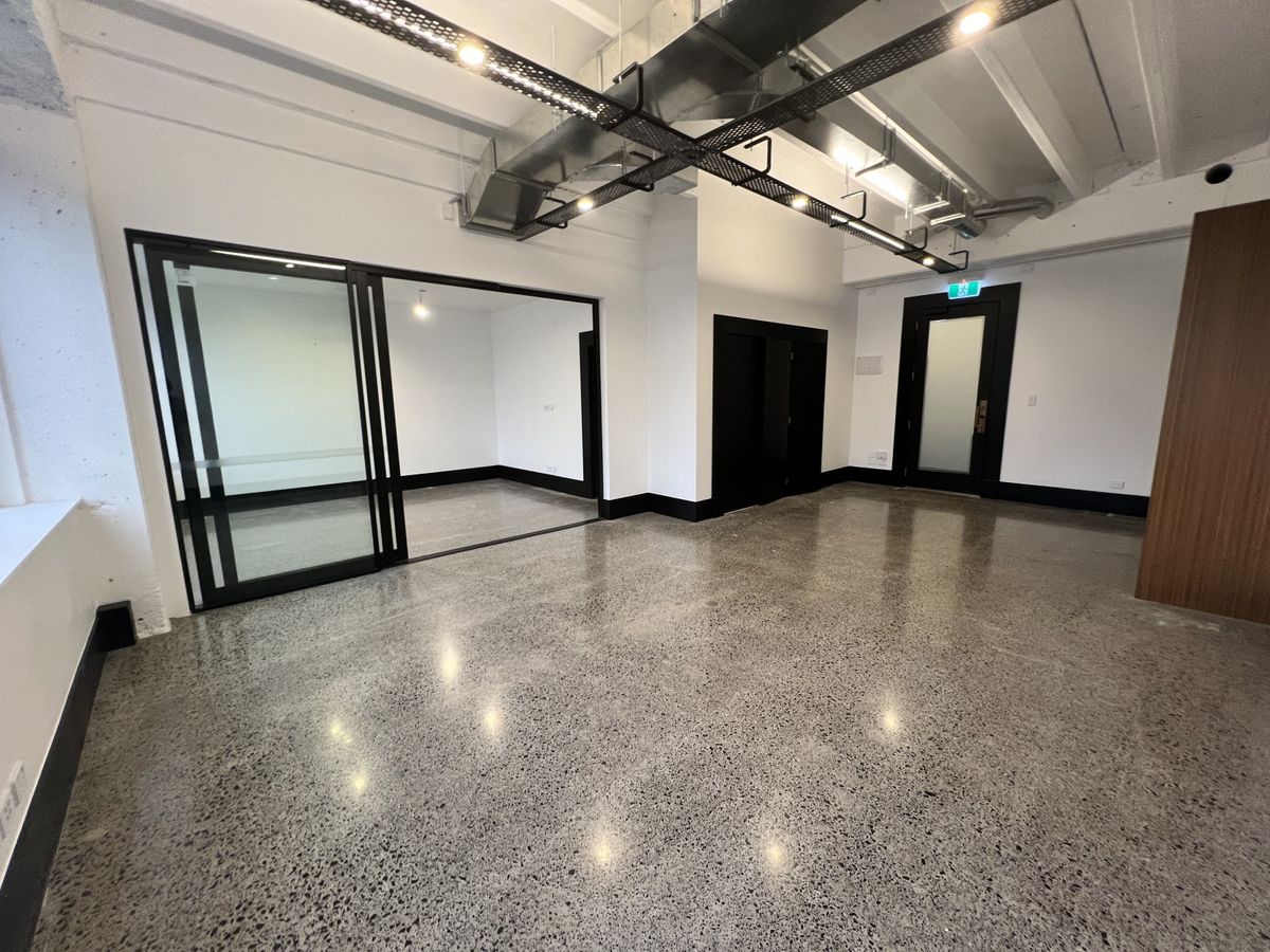 Efficient Workspace with City Outlook - Ansicht 3