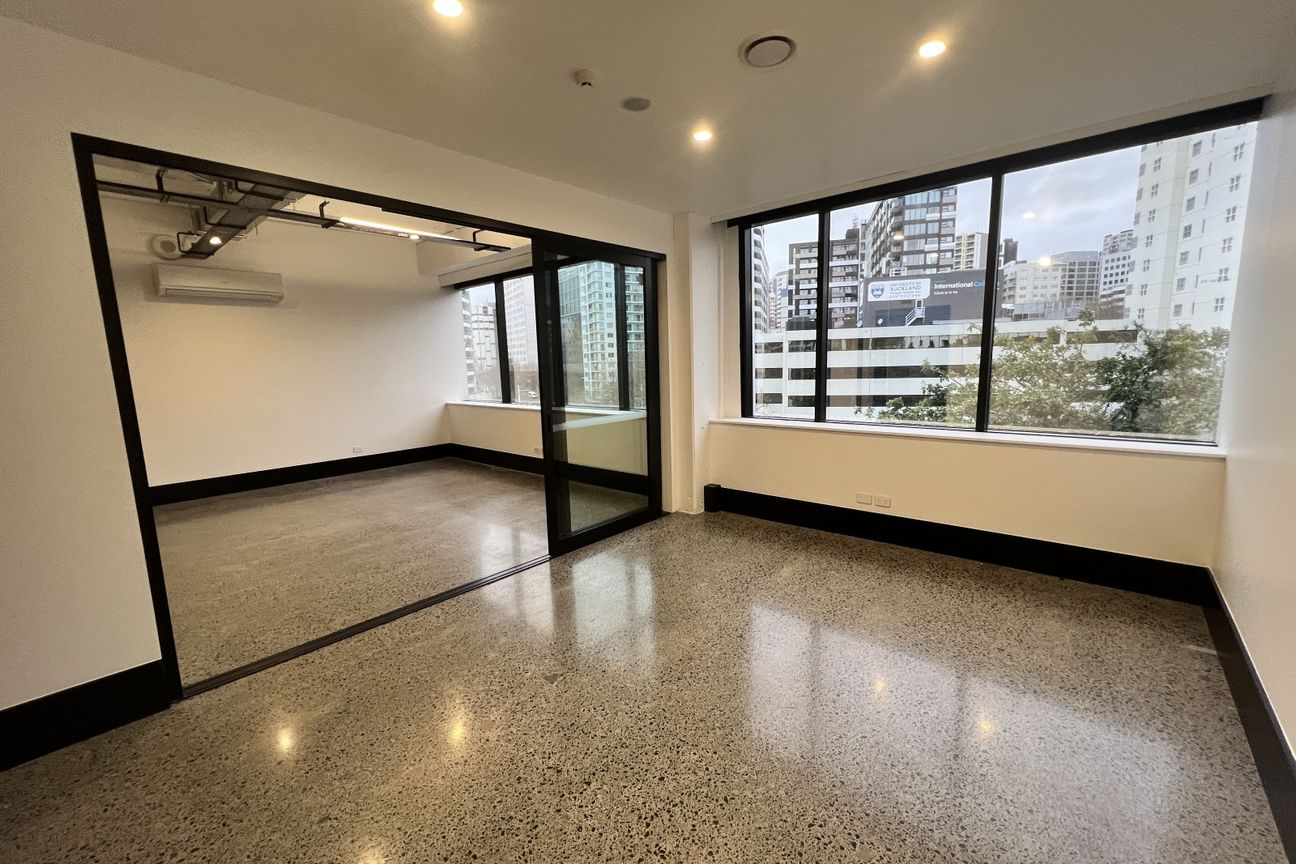 Efficient Workspace with City Outlook - Vista 4