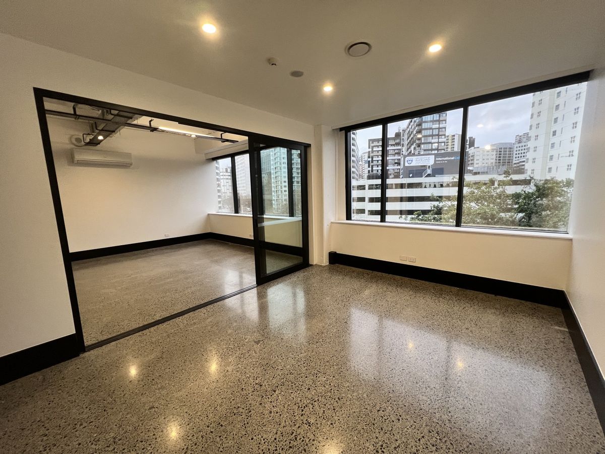 Efficient Workspace with City Outlook - Ansicht 4