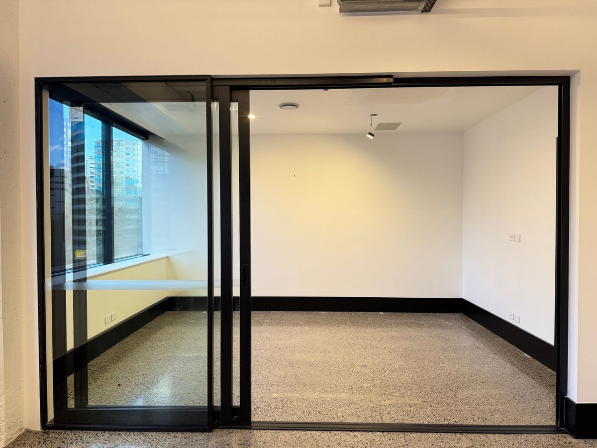 Efficient Workspace with City Outlook - Ansicht 5