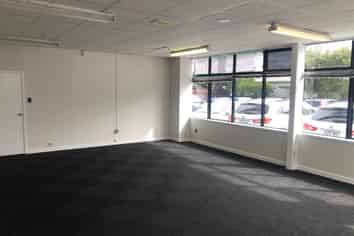 Refurbished small grd floor office  and park