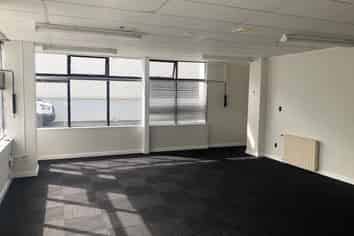 Refurbished small grd floor office  and park