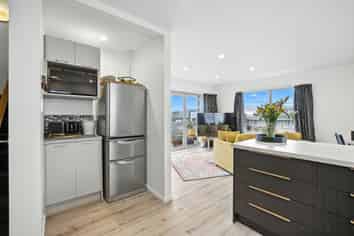 1/443 Hereford Street, Linwood