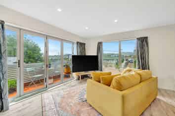 1/443 Hereford Street, Linwood