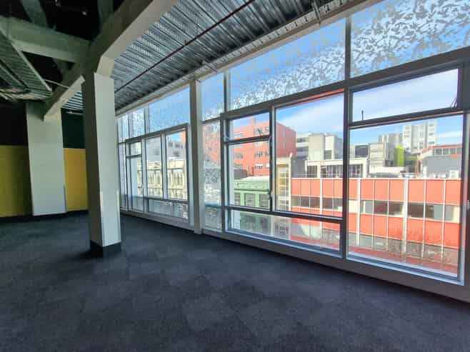 Large Contiguous Office Floors – 100% NBS
