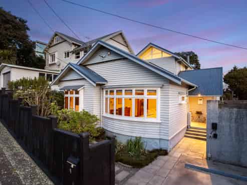 9 Dover Street, Island Bay