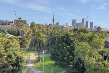 301/86 The Strand, Parnell