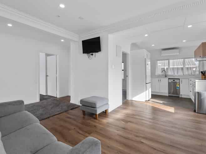 9 Ruihi Street, Victoria