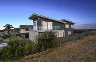 3 Omega Place, Coastlands