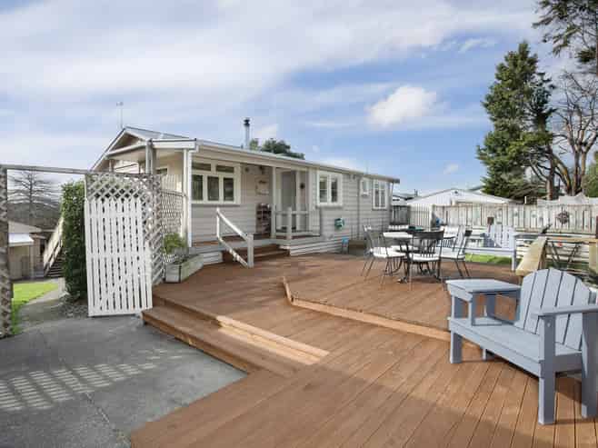 110 Hastings Street, Halcombe