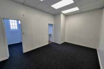 Prime Glen Eden Retail Opportunity – 158m² Road Fr