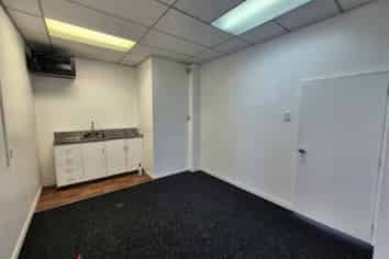 Prime Glen Eden Retail Opportunity – 158m² Road Fr