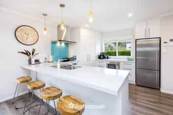 2 Chalfont Road, Silverstream
