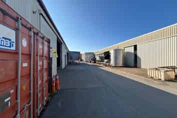 850m² Onekawa Warehouse with Optional Yard