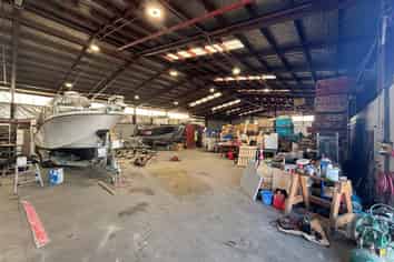 850m² Onekawa Warehouse with Optional Yard