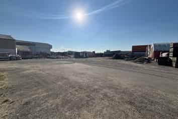 850m² Onekawa Warehouse with Optional Yard