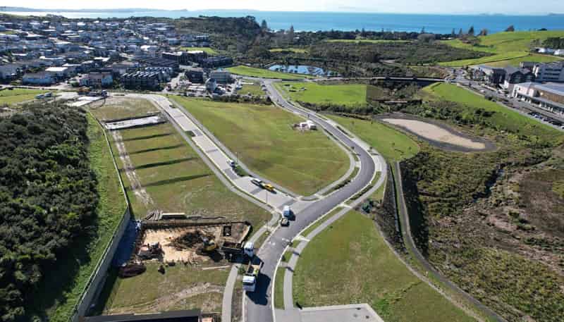 4 & 12 Humenga Place, Long Bay